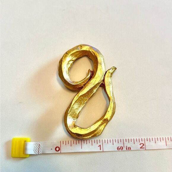 Brushed Gold Swirl signed Kate Hines Brooch - Picture 2 of 5